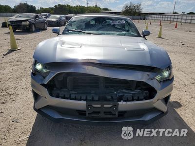 Piąte zdjęcie samochodu w środku: 2022 FORD MUSTANG VIN:1FATP8UH2N5101189 - miniatura
