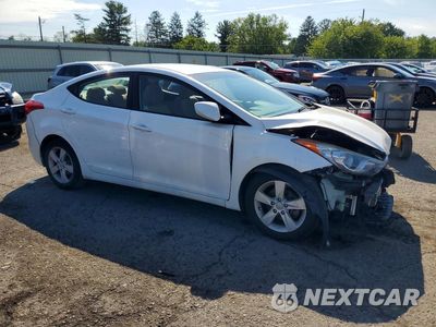 Czwarte zdjęcie samochodu z boku: 2013 HYUNDAI ELANTRA GLS VIN:5NPDH4AE2DH429001 - miniatura