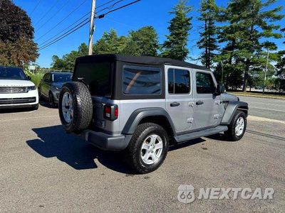 Czwarte zdjęcie samochodu z boku: 2018 JEEP WRANGLER UNLIMITED SPORT VIN:1C4HJXDG4JW171848 - miniatura