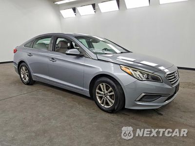 Czwarte zdjęcie samochodu z boku: 2017 HYUNDAI SONATA SE VIN:5NPE24AF3HH462545 - miniatura