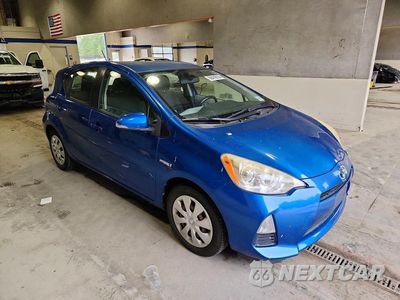Czwarte zdjęcie samochodu z boku: 2012 TOYOTA PRIUS C TWO VIN:JTDKDTB31C1030399 - miniatura