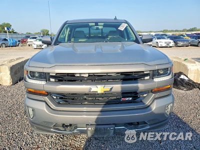 Piąte zdjęcie samochodu w środku: 2017 CHEVROLET SILVERADO K1500 LT VIN:3GCUKREC6HG216302 - miniatura