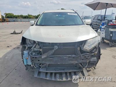 Piąte zdjęcie samochodu w środku: 2015 NISSAN ROGUE SV VIN:5N1AT2MT0FC766888 - miniatura