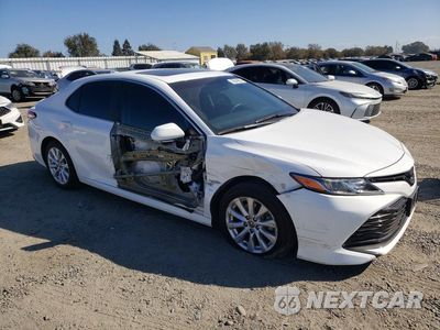 Czwarte zdjęcie samochodu z boku: 2018 TOYOTA CAMRY LE VIN:4T1B11HK2JU501317 - miniatura
