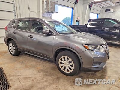 Czwarte zdjęcie samochodu z boku: 2018 NISSAN ROGUE S VIN:JN8AT2MVXJW300323 - miniatura