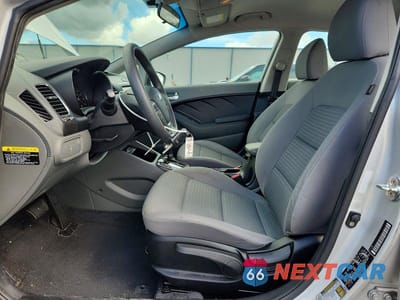 Zdjęcie 7 z 12 samochodu: 2018 KIA FORTE LX VIN:3KPFL4A71JE283778 - miniatura