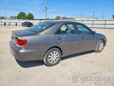 Trzecie zdjęcie samochodu z tyłu: 2005 TOYOTA CAMRY LE VIN:4T1BE32K15U637954 - miniatura