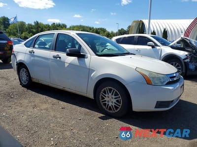 Czwarte zdjęcie samochodu z boku: 2010 FORD FOCUS SE VIN:1FAHP3FN9AW233320 - miniatura