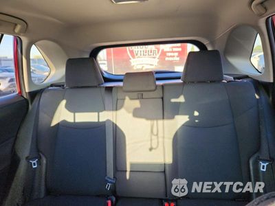 Zdjęcie 10 z 13 samochodu: 2021 TOYOTA RAV4 LE VIN:JTMMWRFVXMD124721 - miniatura