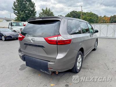 Trzecie zdjęcie samochodu z tyłu: 2018 TOYOTA SIENNA L VIN:5TDZZ3DC8JS908598 - miniatura