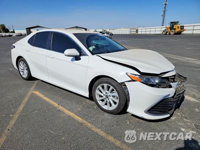 Czwarte zdjęcie samochodu z boku: 2022 TOYOTA CAMRY LE VIN:4T1C11AK2NU025042 - miniatura
