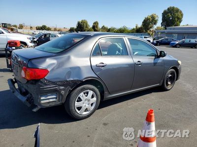 Trzecie zdjęcie samochodu z tyłu: 2010 TOYOTA COROLLA LE VIN:1NXBU4EE1AZ254136 - miniatura