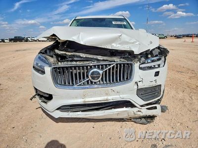 Piąte zdjęcie samochodu w środku: 2021 VOLVO XC90 T6 MOMENTUM VIN:YV4A22PK9M1719889 - miniatura