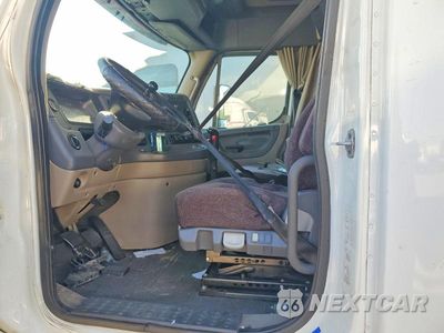 Zdjęcie 7 z 14 samochodu: 2016 FREIGHTLINER CASCADIA 125 SEMI TRUCK VIN:1FVXGF004GLGX5699 - miniatura