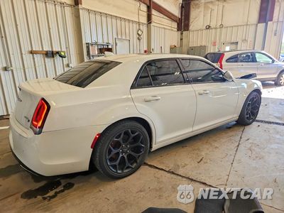Trzecie zdjęcie samochodu z tyłu: 2019 CHRYSLER 300 S VIN:2C3CCABG1KH577756 - miniatura