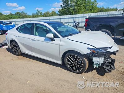 Czwarte zdjęcie samochodu z boku: 2025 TOYOTA CAMRY XLE VIN:4T1DBADK5SU504189 - miniatura