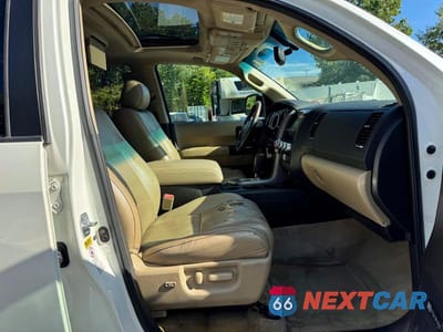 Zdjęcie 7 z 12 samochodu: 2011 TOYOTA SEQUOIA PLATINUM VIN:5TDDY5G17BS045796 - miniatura