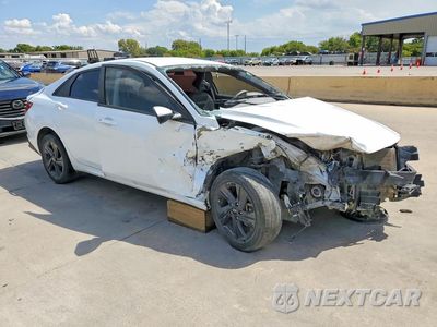 Czwarte zdjęcie samochodu z boku: 2022 HYUNDAI ELANTRA SEL VIN:5NPLS4AGXNH064731 - miniatura