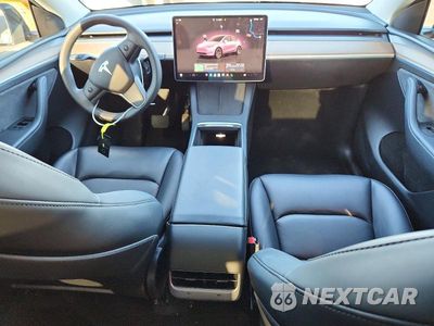 Zdjęcie 8 z 12 samochodu: 2025 TESLA MODEL Y VIN:7SAYGDED2SF277645 - miniatura