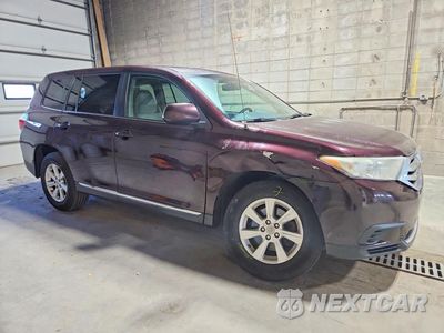 Czwarte zdjęcie samochodu z boku: 2011 TOYOTA HIGHLANDER BASE VIN:5TDBK3EH9BS063875 - miniatura