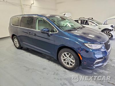 Czwarte zdjęcie samochodu z boku: 2023 CHRYSLER PACIFICA TOURING L VIN:2C4RC1BG7PR590910 - miniatura