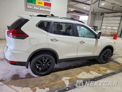 Trzecie zdjęcie samochodu z tyłu: 2018 NISSAN ROGUE SV VIN:5N1AT2MV3JC827483 - miniatura