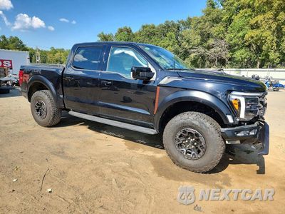 Czwarte zdjęcie samochodu z boku: 2025 FORD F150 RAPTOR VIN:1FTFW1RJ2SFA80606 - miniatura