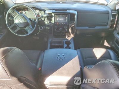 Zdjęcie 8 z 12 samochodu: 2018 RAM 2500 SLT VIN:3C6UR5DJ0JG134647 - miniatura
