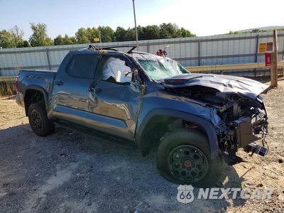 Czwarte zdjęcie samochodu z boku: 2026 TOYOTA TUNDRA TRD PRO HV VIN:5TFPC5DB7TX124485 - miniatura