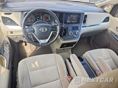 Zdjęcie 8 z 13 samochodu: 2015 TOYOTA SIENNA LE VIN:5TDKK3DC2FS558737 - miniatura