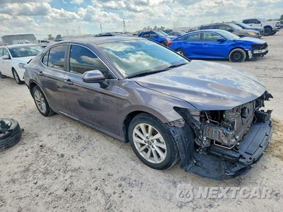 Czwarte zdjęcie samochodu z boku: 2022 TOYOTA CAMRY LE VIN:4T1C11AK0NU666920 - miniatura