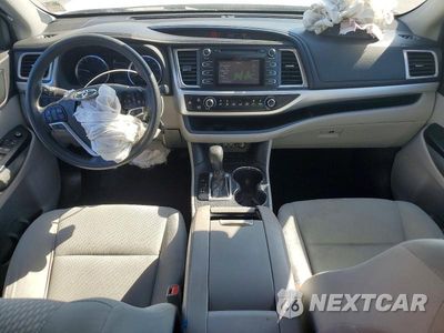 Zdjęcie 8 z 14 samochodu: 2019 TOYOTA HIGHLANDER LE VIN:5TDZZRFH3KS350138 - miniatura