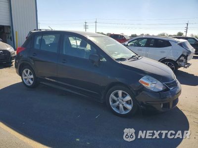 Czwarte zdjęcie samochodu z boku: 2012 NISSAN VERSA 1.8 S VIN:3N1BC1CP5CK298379 - miniatura