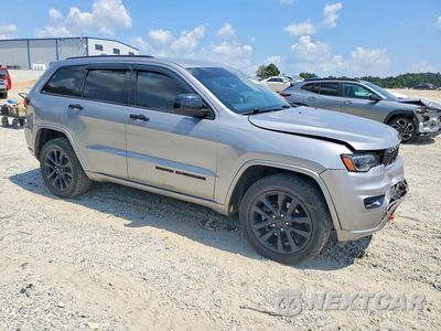 Czwarte zdjęcie samochodu z boku: 2018 JEEP GRAND CHEROKEE LAREDO VIN:1C4RJFAG3JC435808 - miniatura