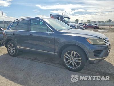 Czwarte zdjęcie samochodu z boku: 2015 VOLKSWAGEN TOUAREG V6 TDI VIN:WVGEP9BPXFD002657 - miniatura