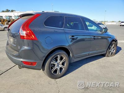 Trzecie zdjęcie samochodu z tyłu: 2013 VOLVO XC60 T6 VIN:YV4902DZXD2415393 - miniatura