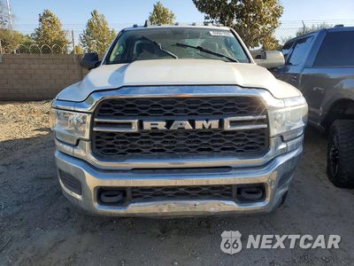 Piąte zdjęcie samochodu w środku: 2019 RAM 3500 VIN:3C7WRSBJ1KG538421 - miniatura