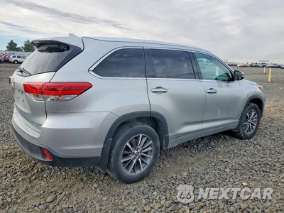 Trzecie zdjęcie samochodu z tyłu: 2018 TOYOTA HIGHLANDER XLE VIN:5TDJZRFH7JS555506 - miniatura