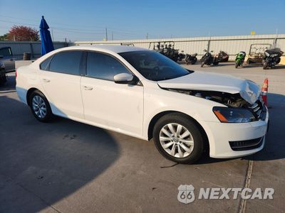 Czwarte zdjęcie samochodu z boku: 2014 VOLKSWAGEN PASSAT S VIN:1VWAP7A30EC020575 - miniatura