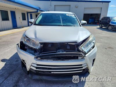 Piąte zdjęcie samochodu w środku: 2019 TOYOTA HIGHLANDER LE VIN:5TDZARFH5KS050754 - miniatura