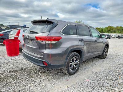 Trzecie zdjęcie samochodu z tyłu: 2017 TOYOTA HIGHLANDER LE PLUS VIN:5TDZZRFH1HS229827 - miniatura