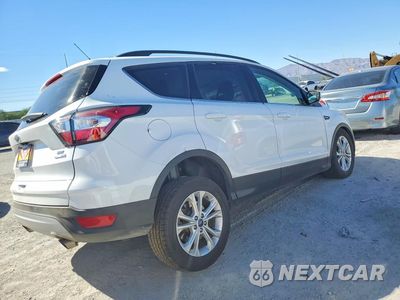 Trzecie zdjęcie samochodu z tyłu: 2018 FORD ESCAPE SE VIN:1FMCU9GD2JUA92121 - miniatura