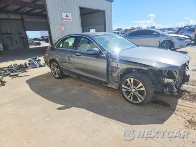 Czwarte zdjęcie samochodu z boku: 2017 MERCEDES-BENZ C 300 VIN:55SWF4JB8HU204640 - miniatura