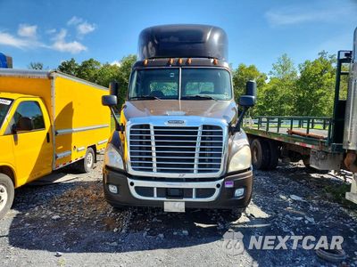 Piąte zdjęcie samochodu w środku: 2017 FREIGHTLINER CASCADIA 113 SEMI TRUCK VIN:1FUBGBDV0HLHH2540 - miniatura