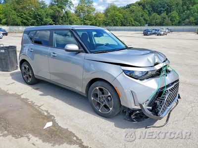 Czwarte zdjęcie samochodu z boku: 2023 KIA SOUL EX VIN:KNDJ33AU7P7856640 - miniatura