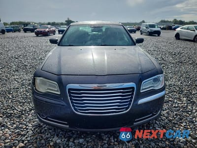 Piąte zdjęcie samochodu w środku: 2013 CHRYSLER 300 VIN:2C3CCAAG3DH577617 - miniatura