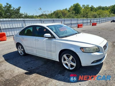 Czwarte zdjęcie samochodu z boku: 2008 VOLVO S40 2.4I VIN:YV1MS390782369061 - miniatura