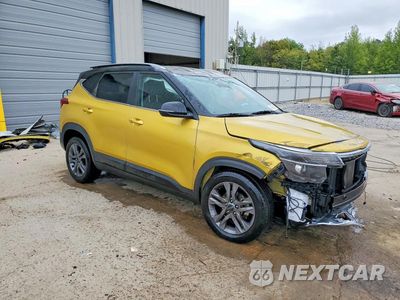 Czwarte zdjęcie samochodu z boku: 2023 KIA SELTOS S VIN:KNDEU2AA2P7399329 - miniatura