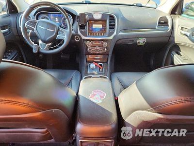 Zdjęcie 8 z 12 samochodu: 2015 CHRYSLER 300C VIN:2C3CCAEGXFH859332 - miniatura