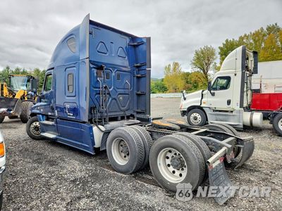 Drugie zdjęcie samochodu z przodu: 2015 FREIGHTLINER CASCADIA SEMI TRUCK VIN:3AKJGLD5XFSGF2280 - miniatura
